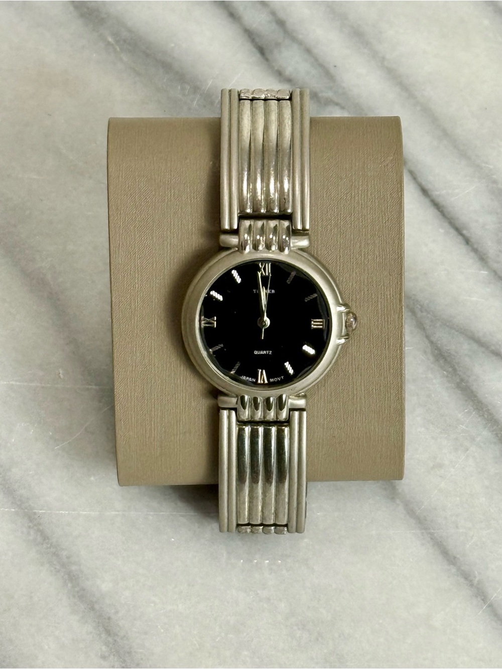Bijoux Turner Silver Tone Watch Black Dial Stretch Bracelet Vintage Style
